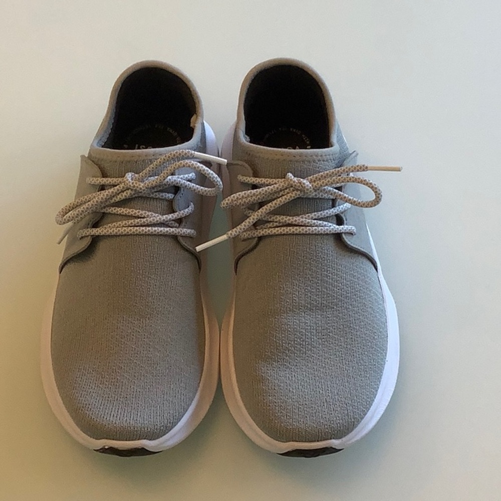 Bessie Cloud Comfirt Waterproof Sneaker - size 9